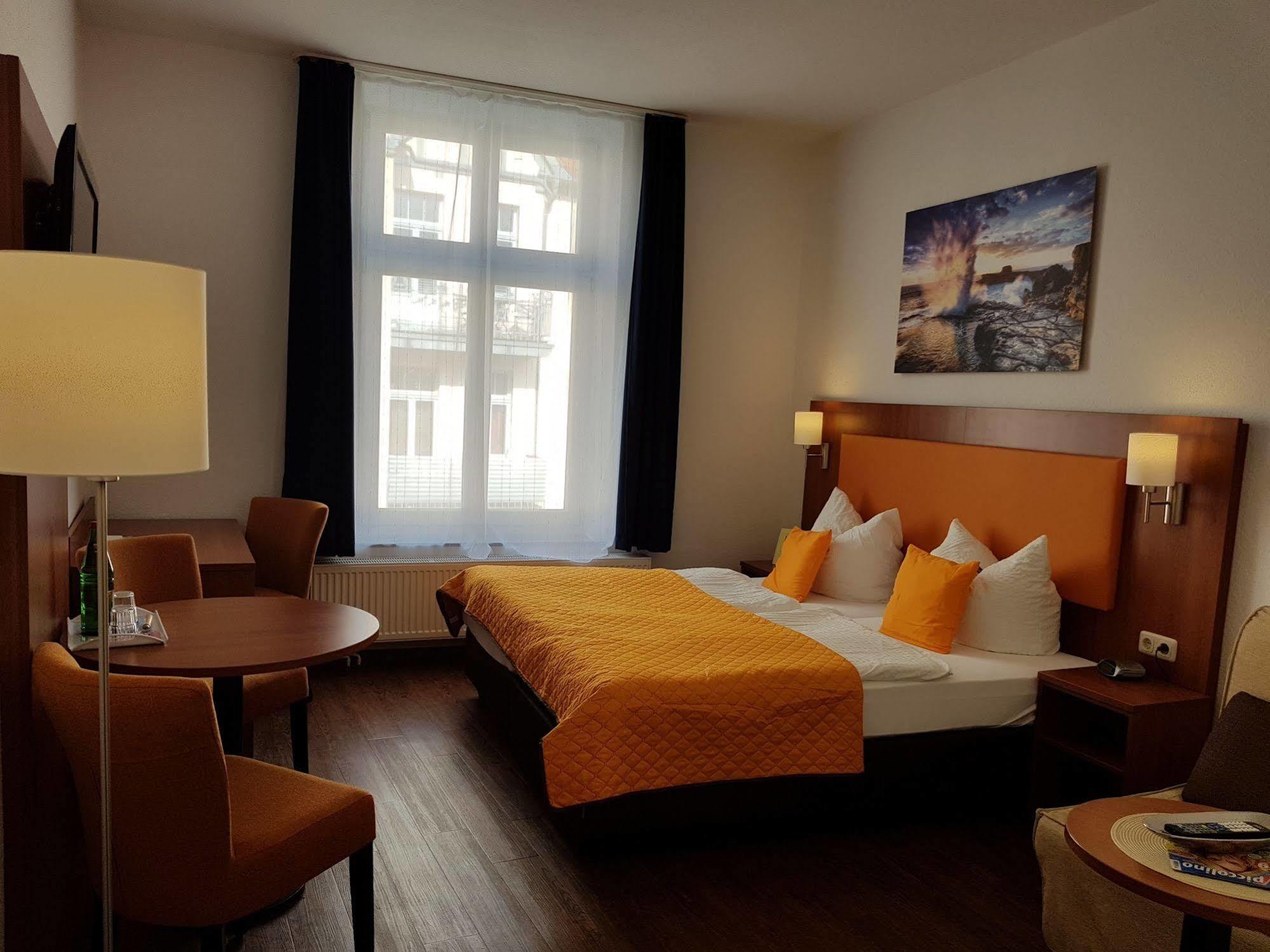 Hotel Amber Altstadt 3*